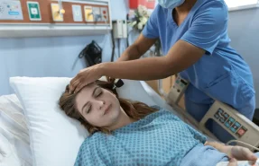 هزینه پرستار بیمار در منزل؛ مراقبت پرستار از بیمار